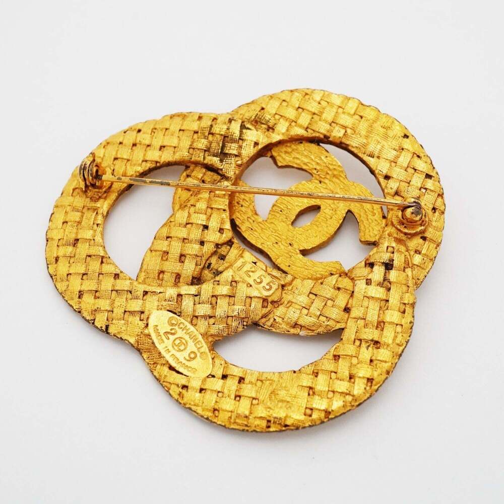CHANEL Gold Logo Brooch - Picture 5 of 8